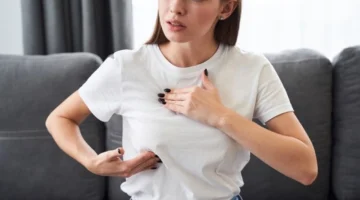 ألم الثدي عند الضغط عليه: 7 أسباب تفسر حدوثه ومتى يصبح الأمر مقلقا
